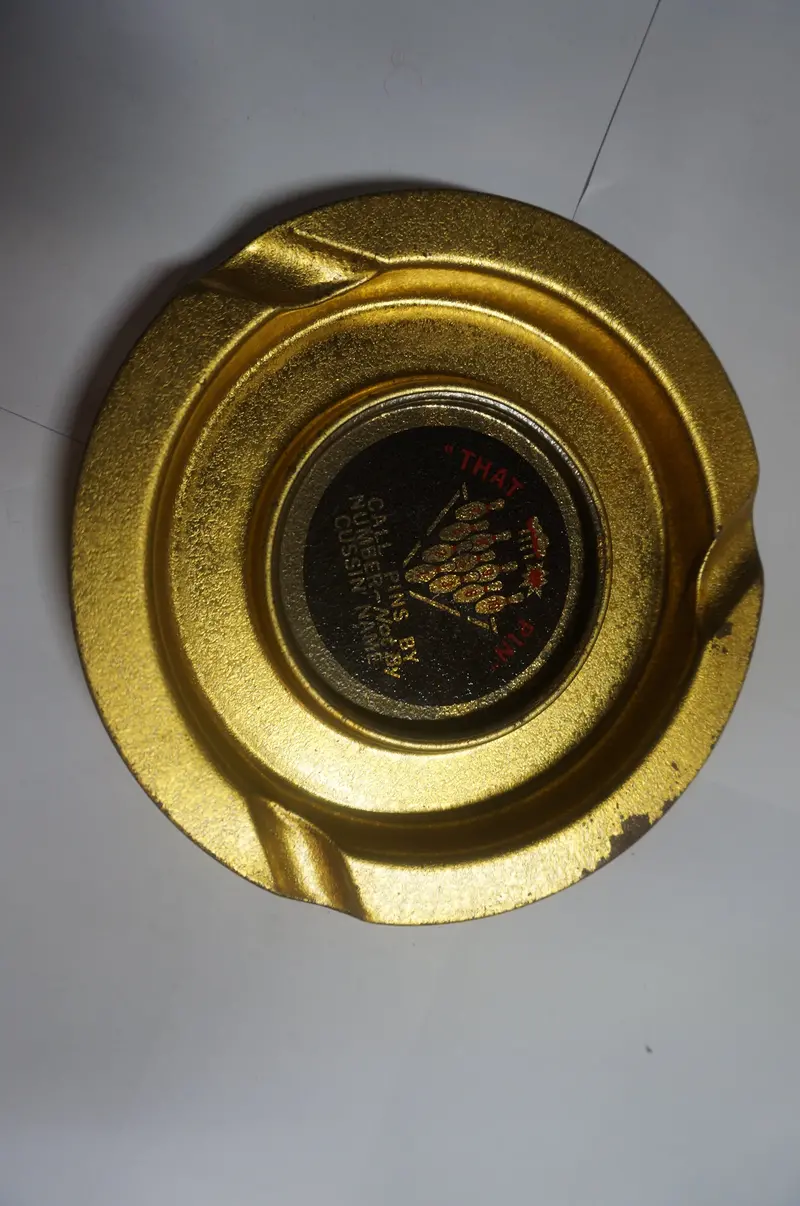 Bowling Alley Themed Ashtray – Retro Sports Venue Souvenir 1