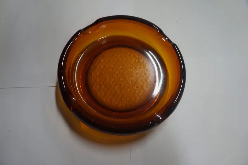 Classic Vintage Ashtray – Timeless Design Smoking Tray 1