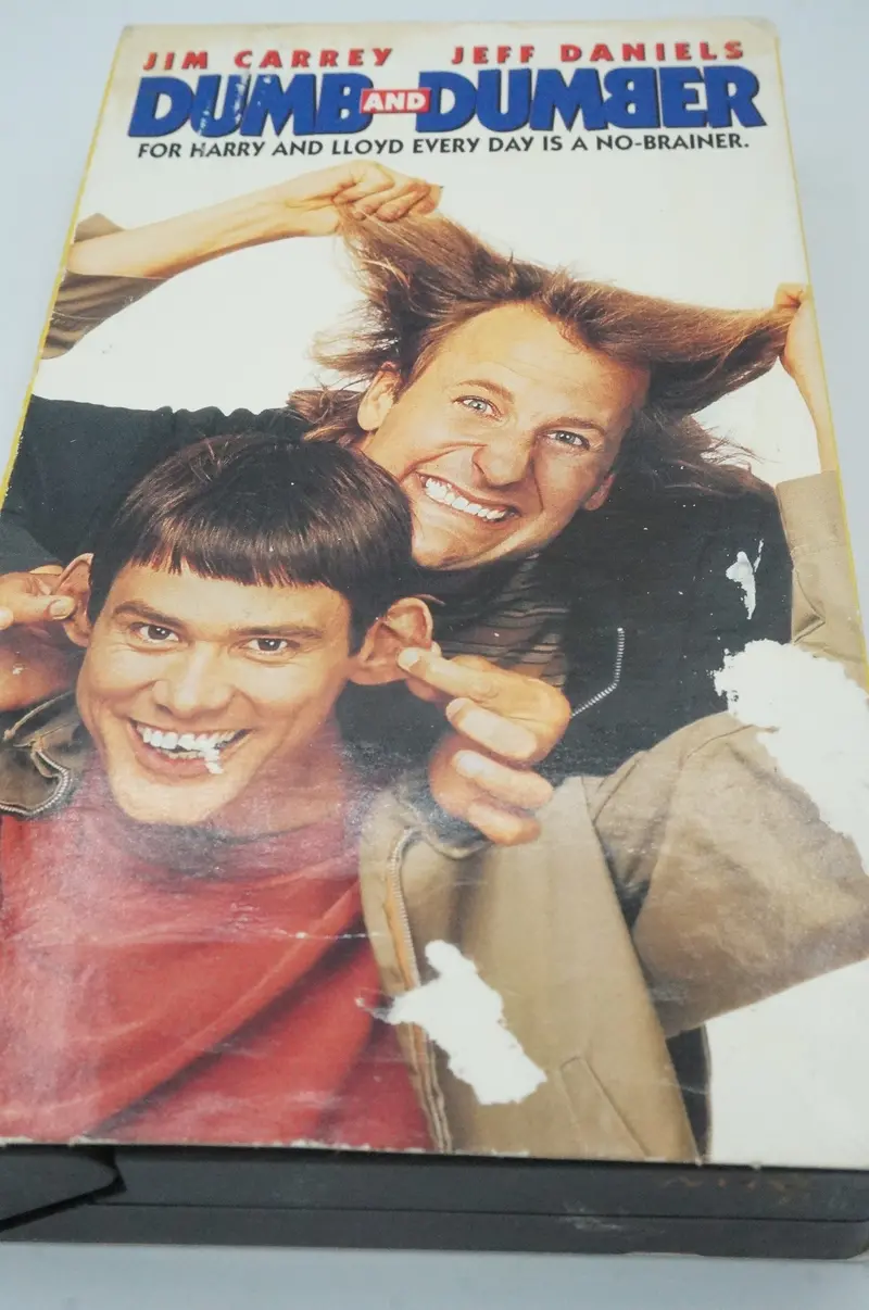 'Dumb And Dumber' Vhs Tape – Collector’S Edition Comedy Cassette From The '90S 1