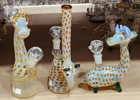 Giraffe-Design Water Pipe With Percolator | Ohio Hippies 1
