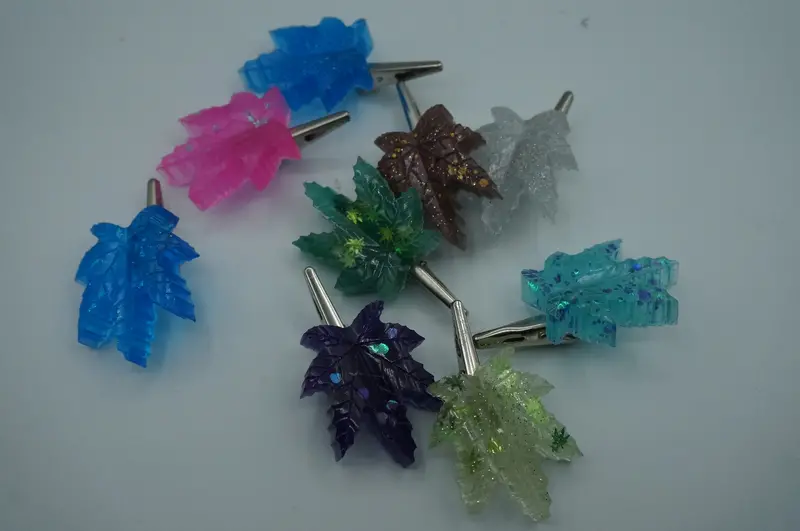 Glitterbomb 12-Pack Leaf-Shaped Clips | Ohio Hippies 1