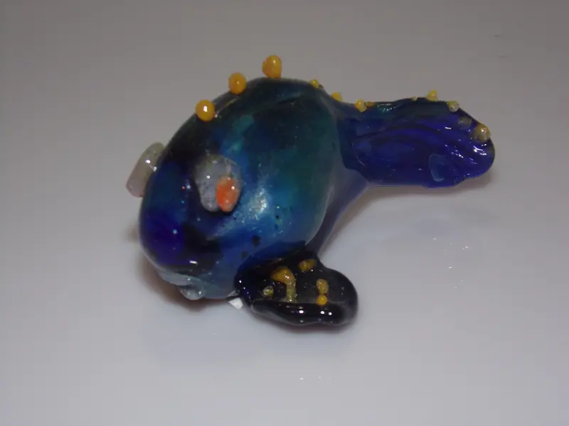 Hand-Blown Fish-Shaped Glass Figurine – Decorative Accent 1