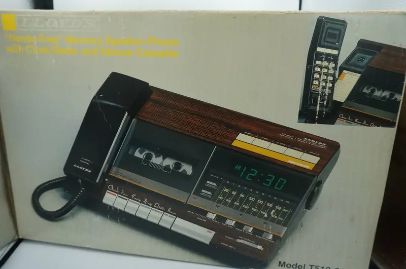 Hands-Free Memory Speakerphone With Am/Fm Clock Radio & Cassette Player 1