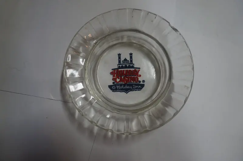 Holiday Casino-Themed Ashtray – Mid-Century Novelty Smoking Tray 1