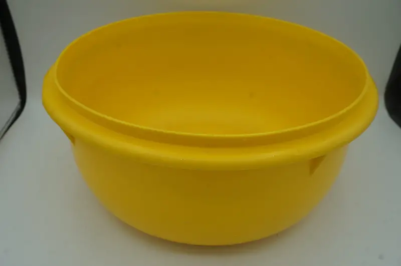 Oval Vintage Tupperware Bowl – Rare Mid-Century Design 1