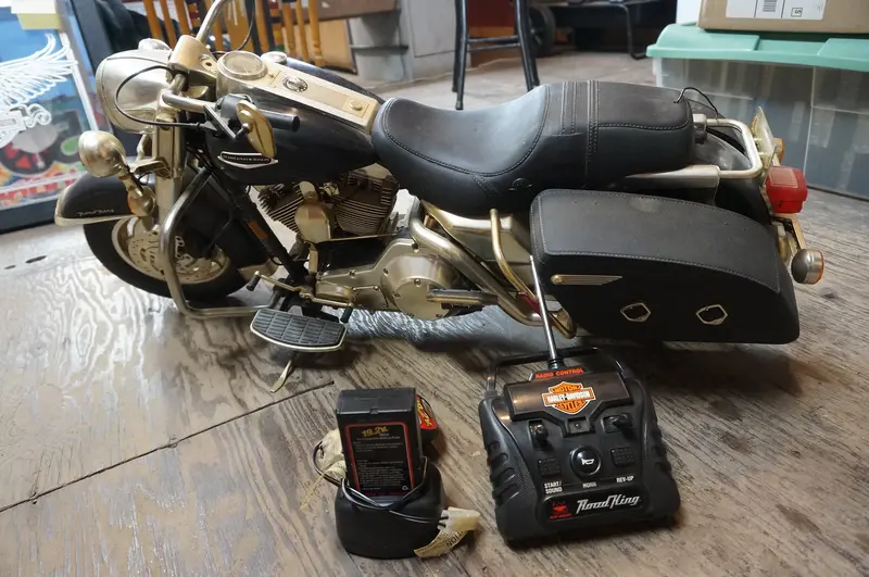 Remote-Controlled Harley-Davidson Motorcycle – Detailed Replica Toy 1