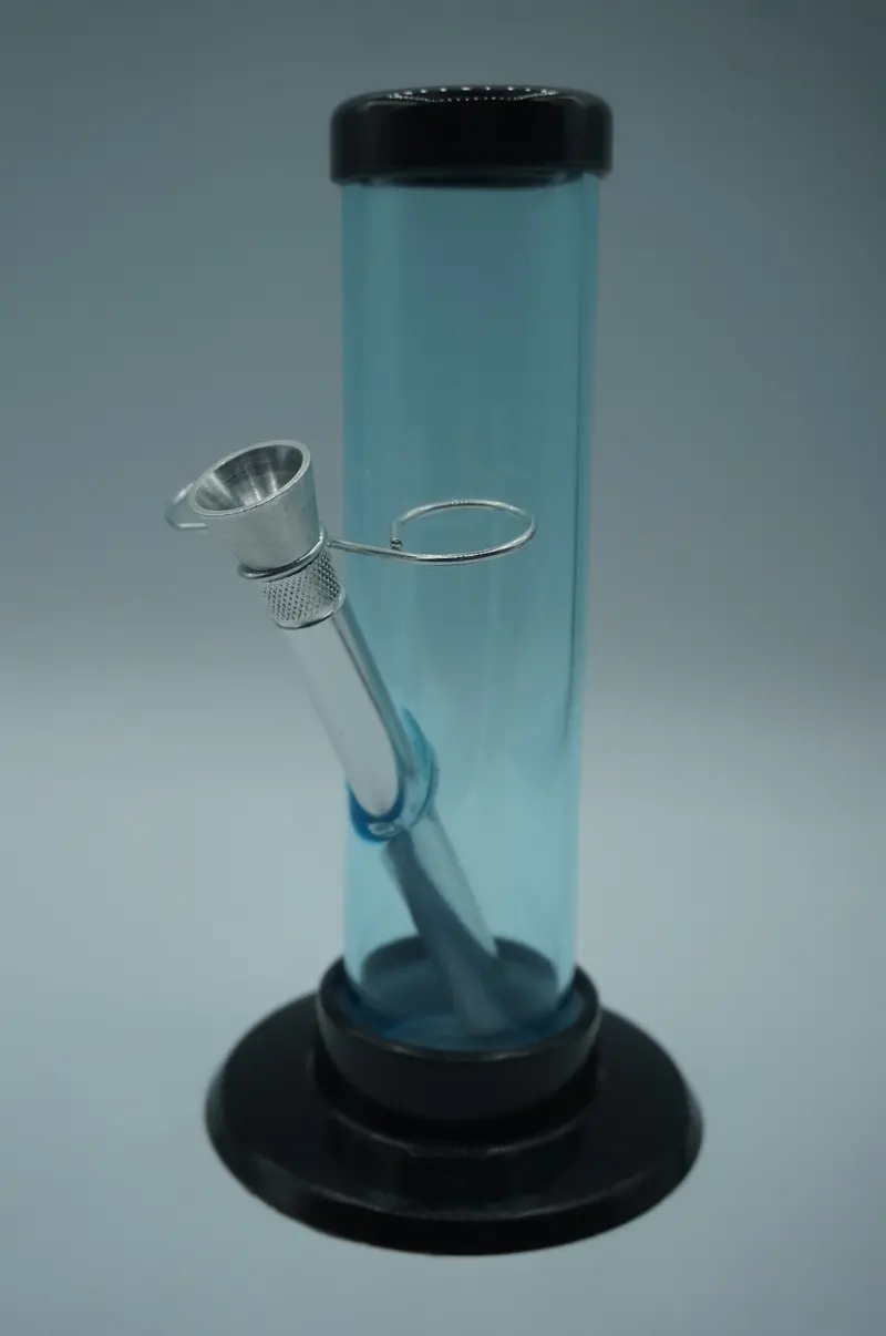 Standing Acrylic Water Pipe – Modern Desktop Bong Design 1