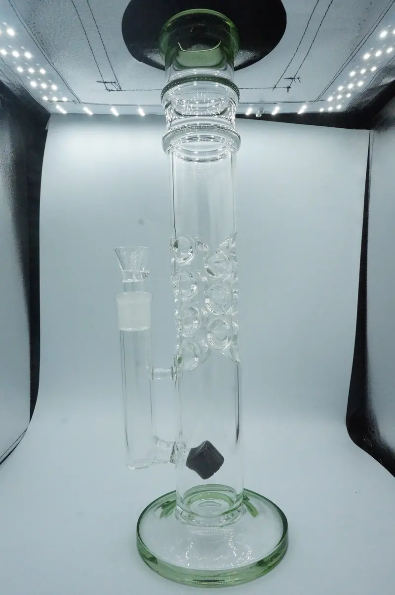 Tall Elegant Green Glass Water Pipe – Smooth Percolation 1