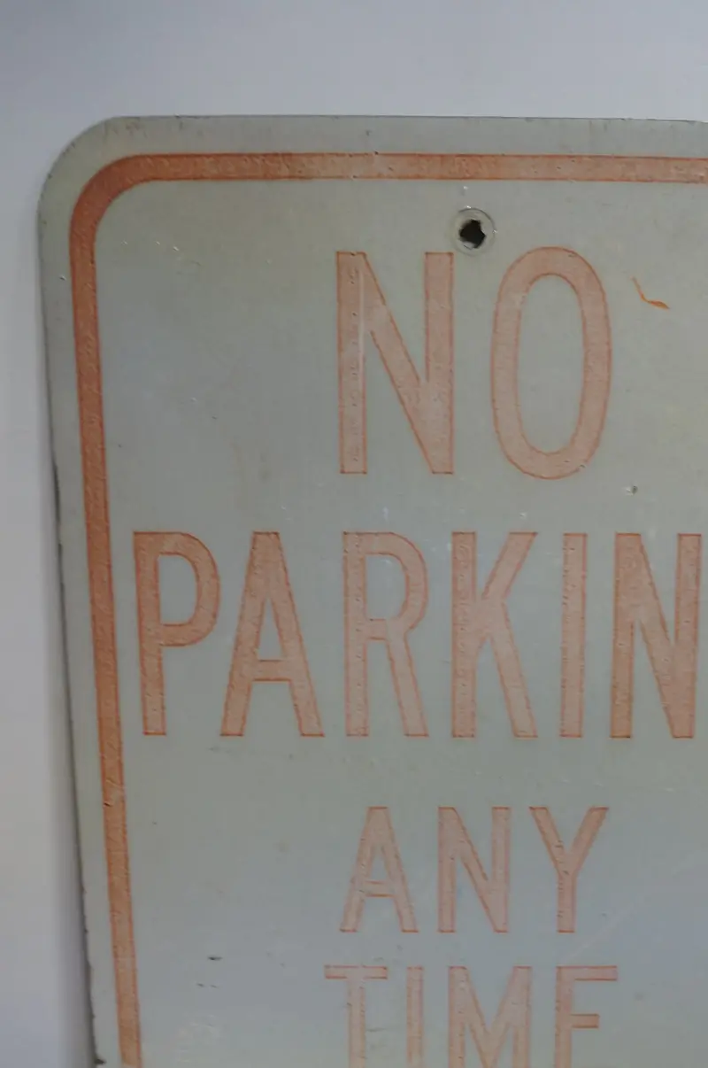 Vintage No Parking Sign – Municipal-Style Aluminum Roadway Marker 1