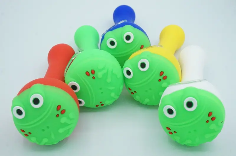 Whimsical Frog-Shaped Silicone Pipes – Flexible & Durable 1