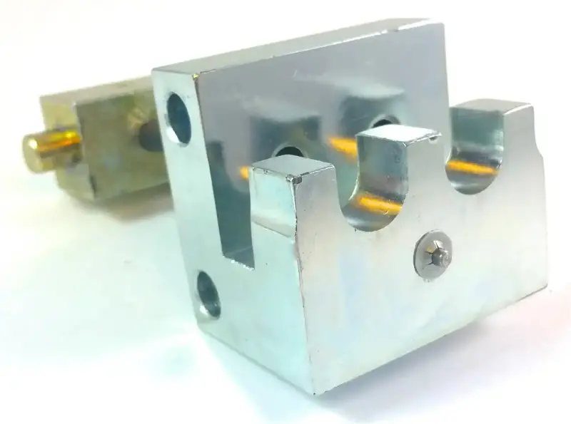 Breakenator C2060 Stationary Chain Breaker With Die Set 1
